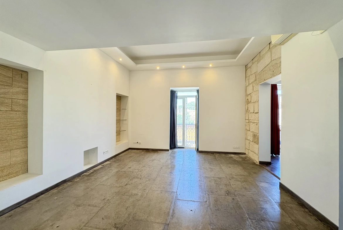 Appartement de charme de 75 m² à Aigues-vives avec parking et balcon 