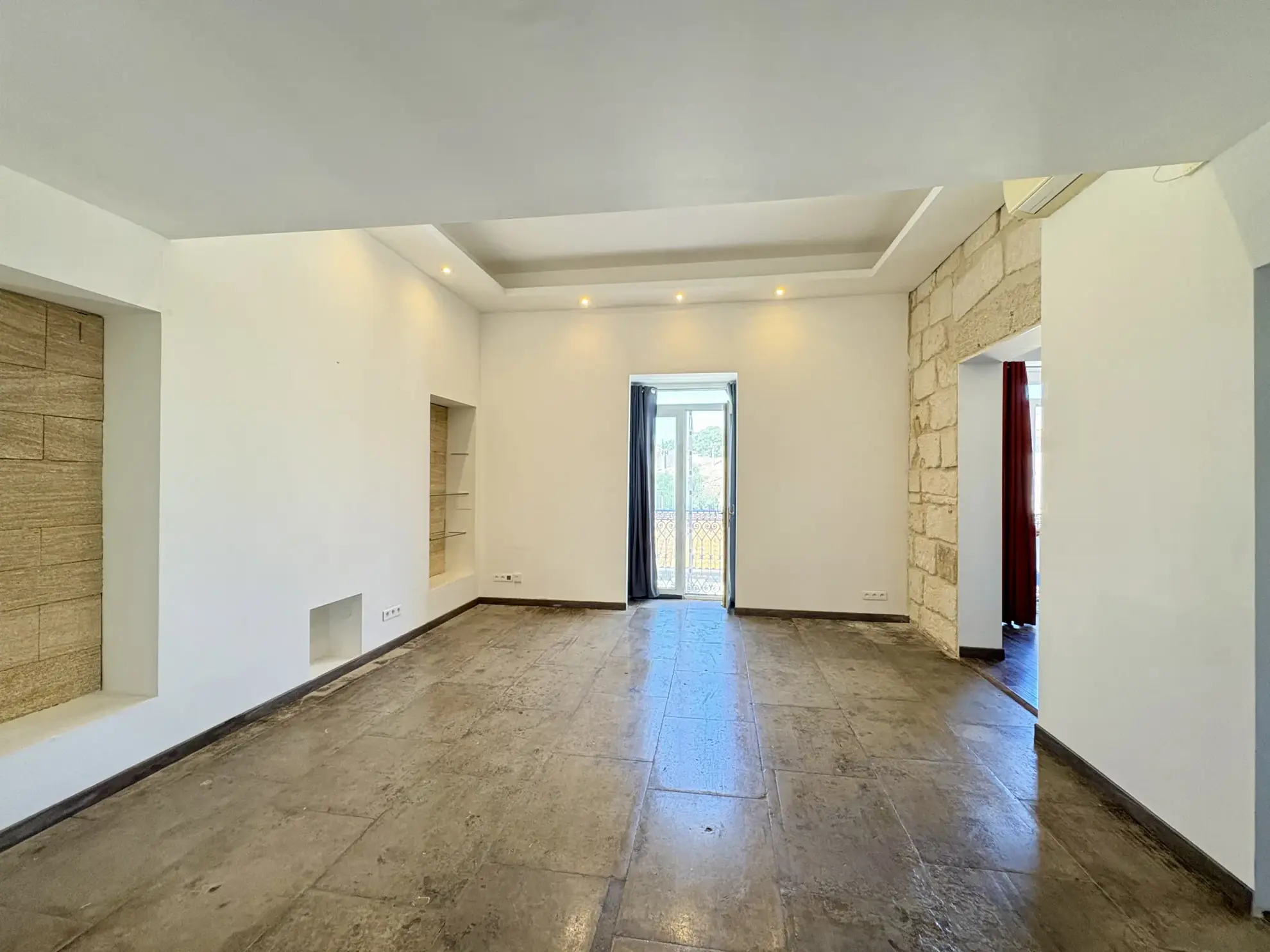 Appartement de charme de 75 m² à Aigues-vives avec parking et balcon 