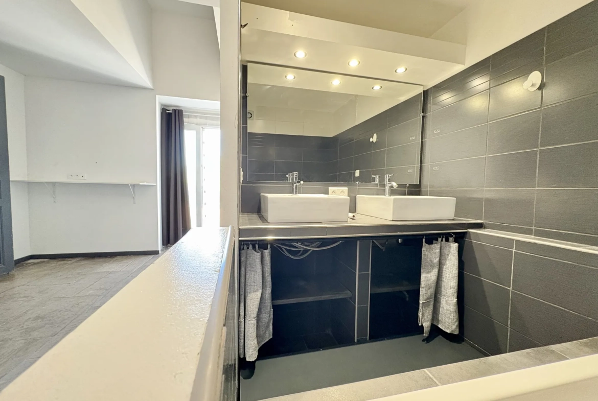 Appartement de charme de 75 m² à Aigues-vives avec parking et balcon 