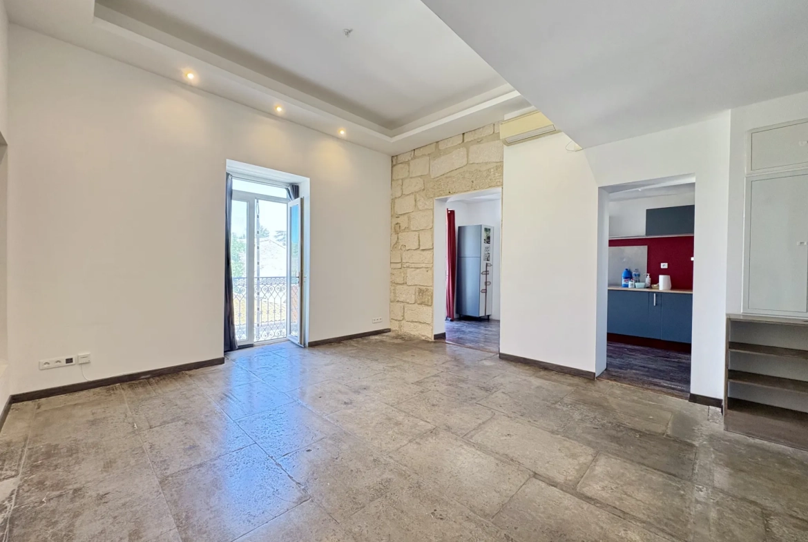 Appartement de charme de 75 m² à Aigues-vives avec parking et balcon 