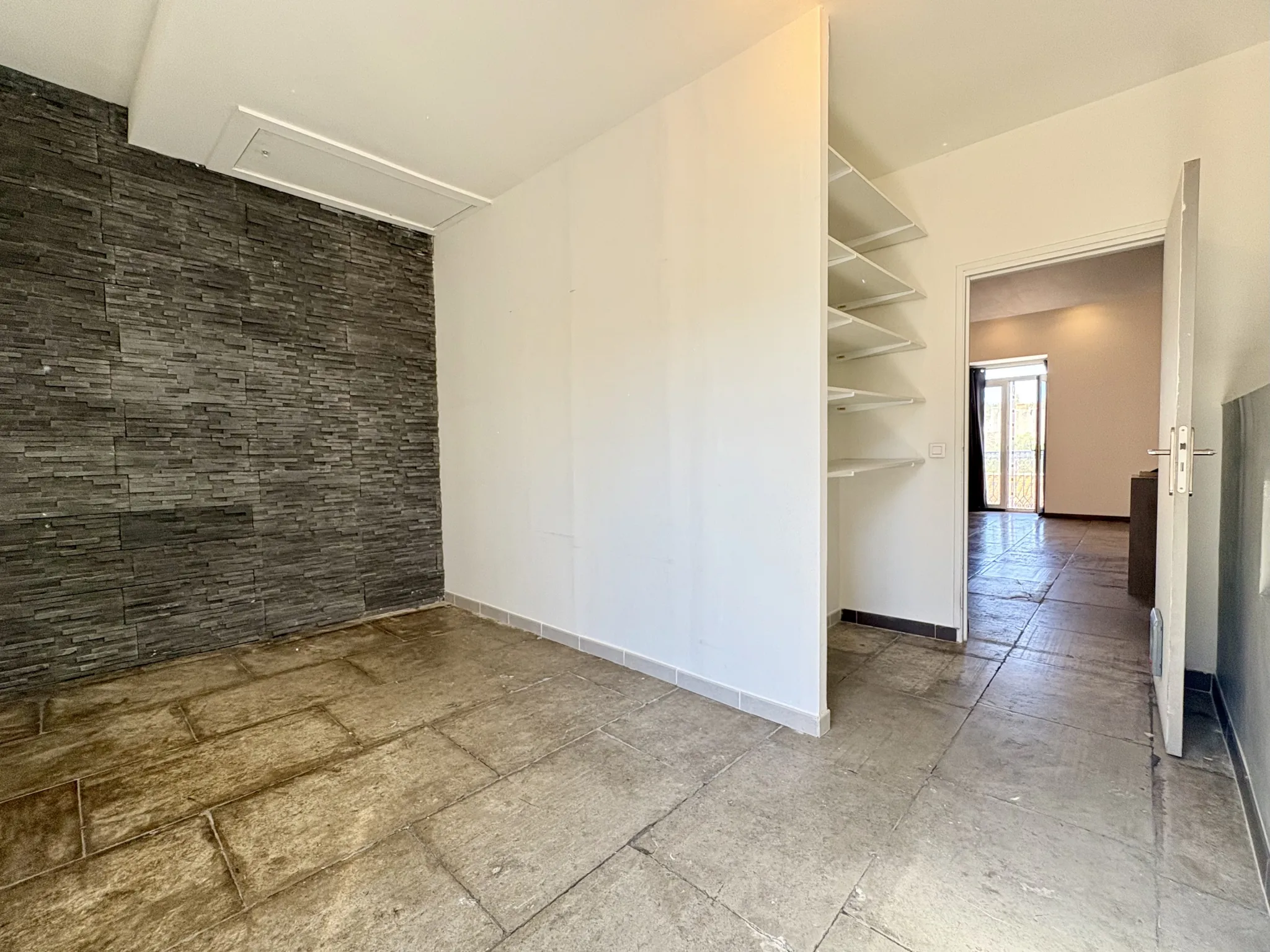 Appartement de charme de 75 m² à Aigues-vives avec parking et balcon 