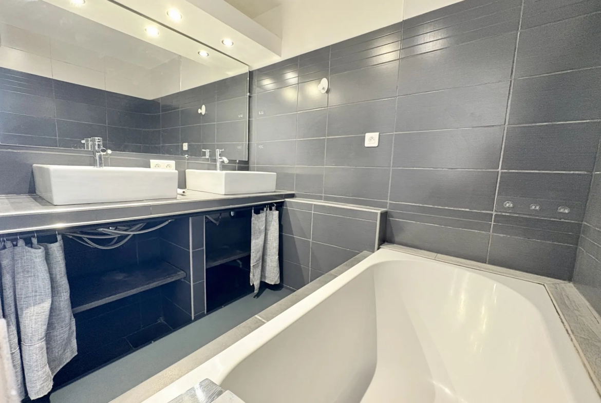 Appartement de charme de 75 m² à Aigues-vives avec parking et balcon 