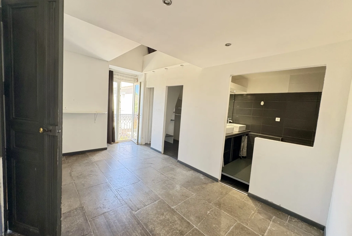 Appartement de charme de 75 m² à Aigues-vives avec parking et balcon 