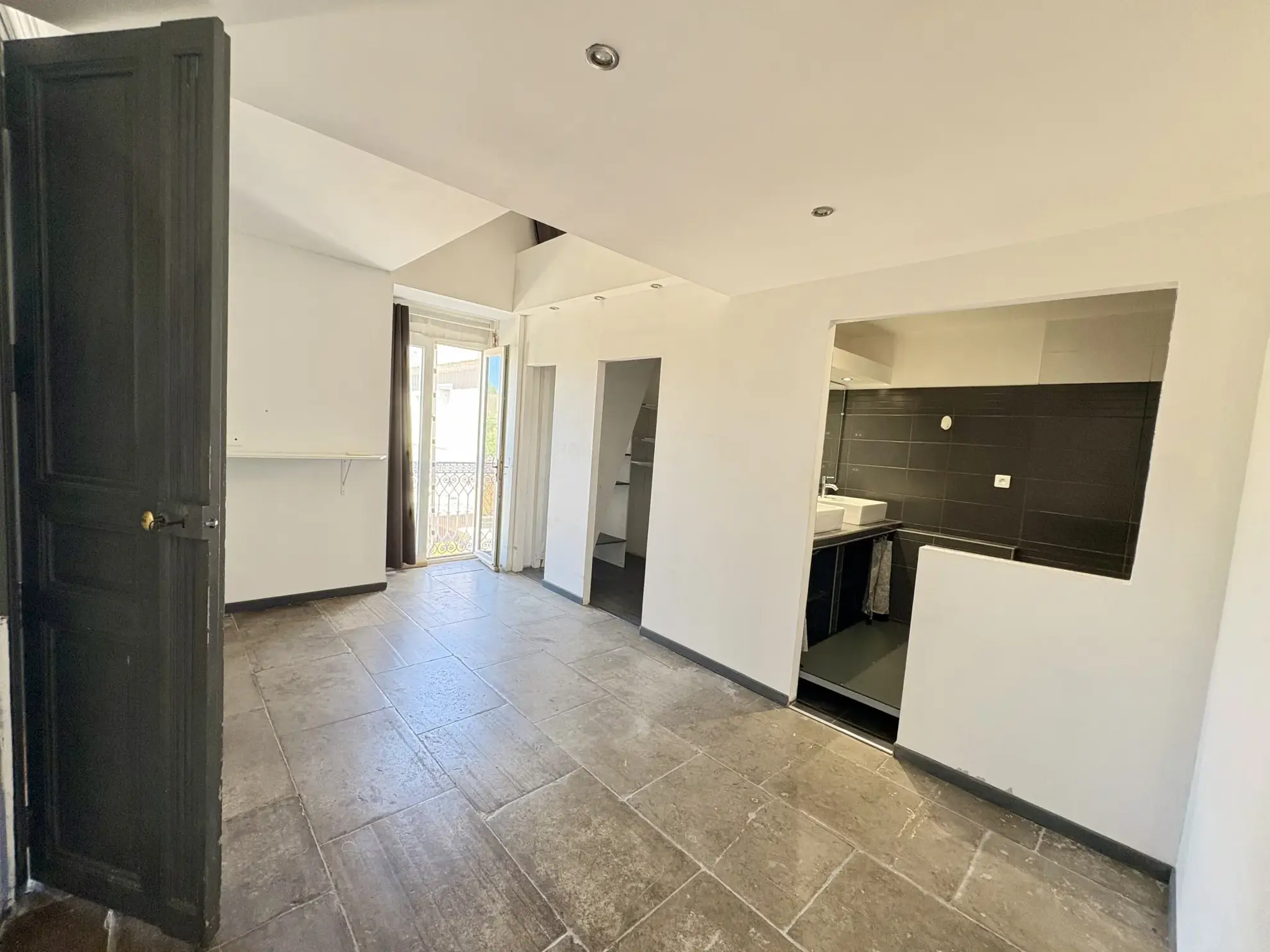 Appartement de charme de 75 m² à Aigues-vives avec parking et balcon 