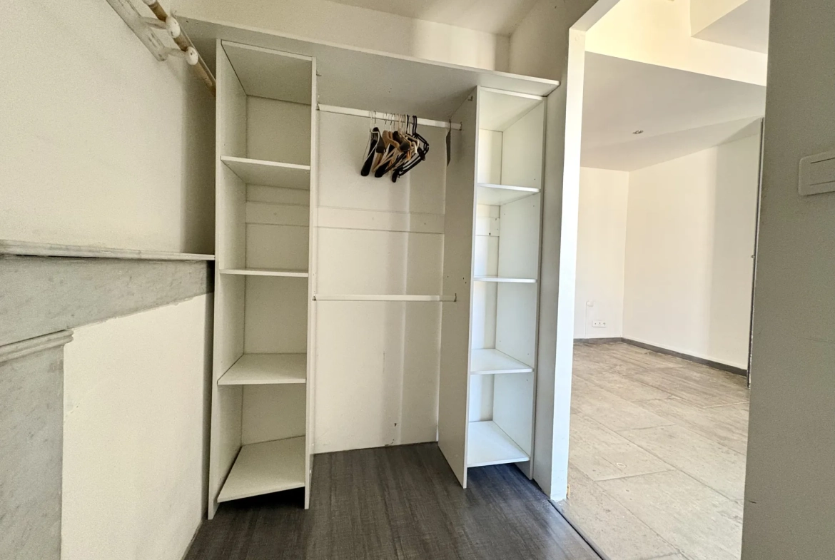 Appartement de charme de 75 m² à Aigues-vives avec parking et balcon 