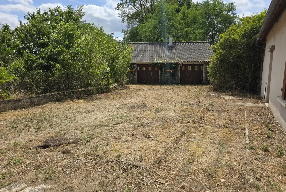 Maison à vendre avec jardin, garage et travaux à prévoir à Villefranche sur Cher 