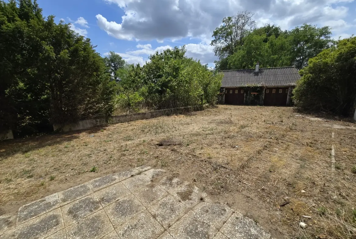 Maison à vendre avec jardin, garage et travaux à prévoir à Villefranche sur Cher 