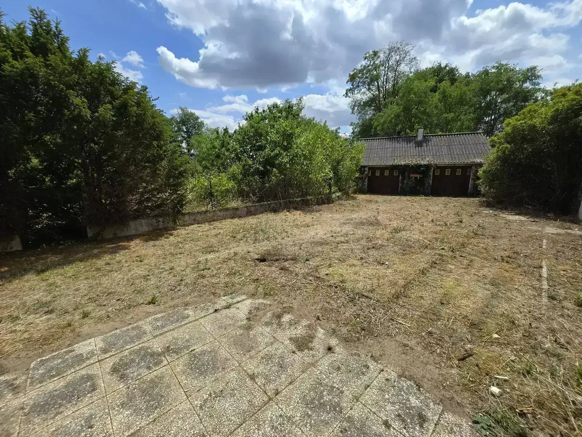 Maison à vendre avec jardin, garage et travaux à prévoir à Villefranche sur Cher 