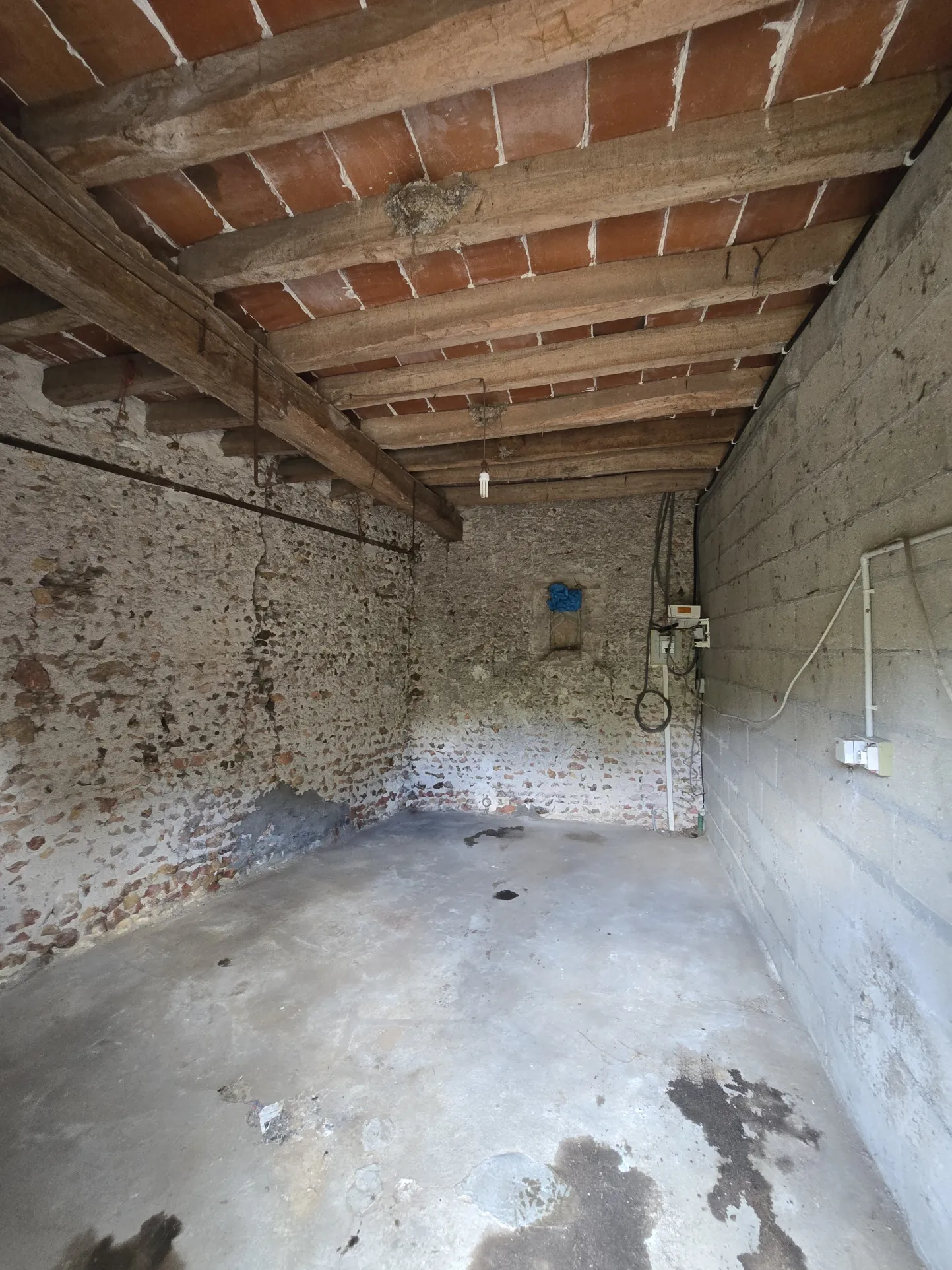 Maison à vendre avec jardin, garage et travaux à prévoir à Villefranche sur Cher 