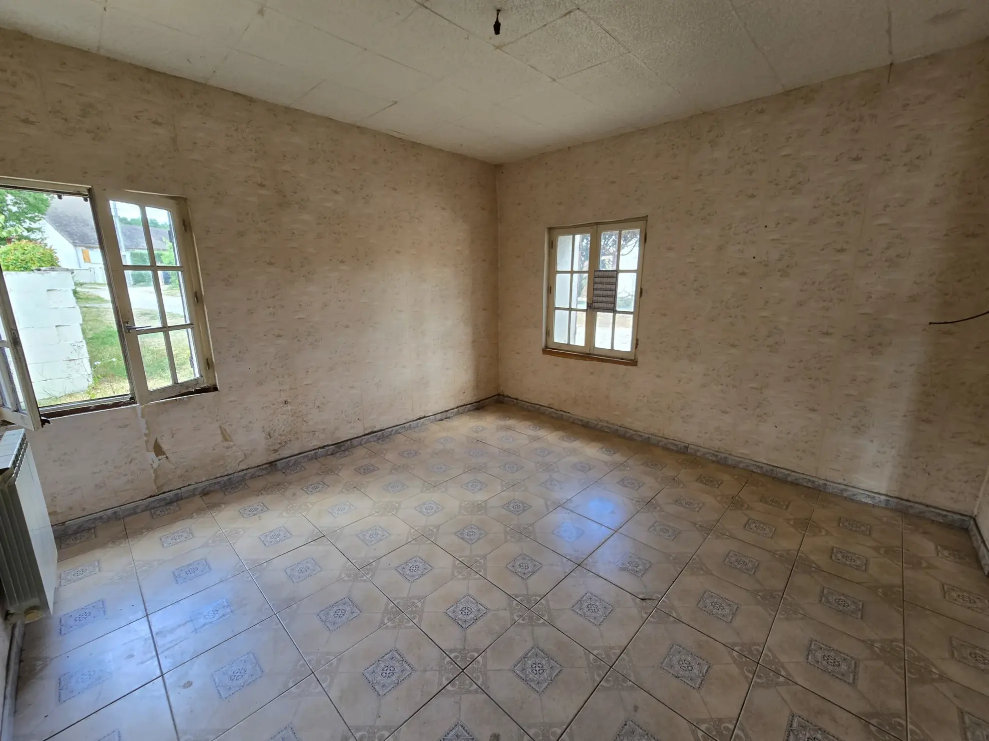 Maison à vendre avec jardin, garage et travaux à prévoir à Villefranche sur Cher 