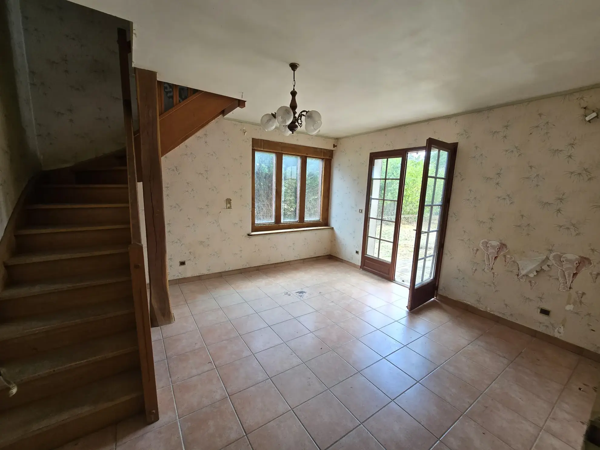 Maison à vendre avec jardin, garage et travaux à prévoir à Villefranche sur Cher 