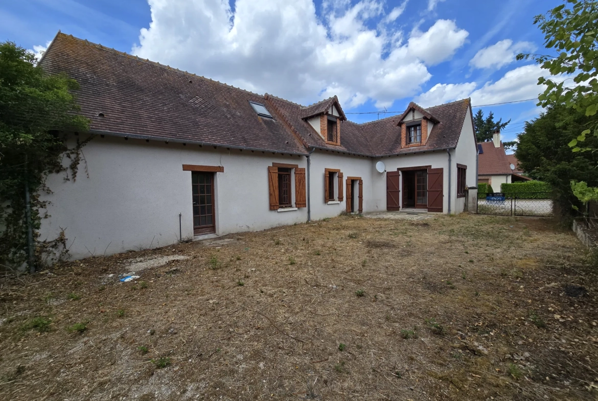 Maison à vendre avec jardin, garage et travaux à prévoir à Villefranche sur Cher 