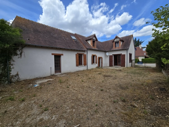 Maison à vendre avec jardin, garage et travaux à prévoir à Villefranche sur Cher