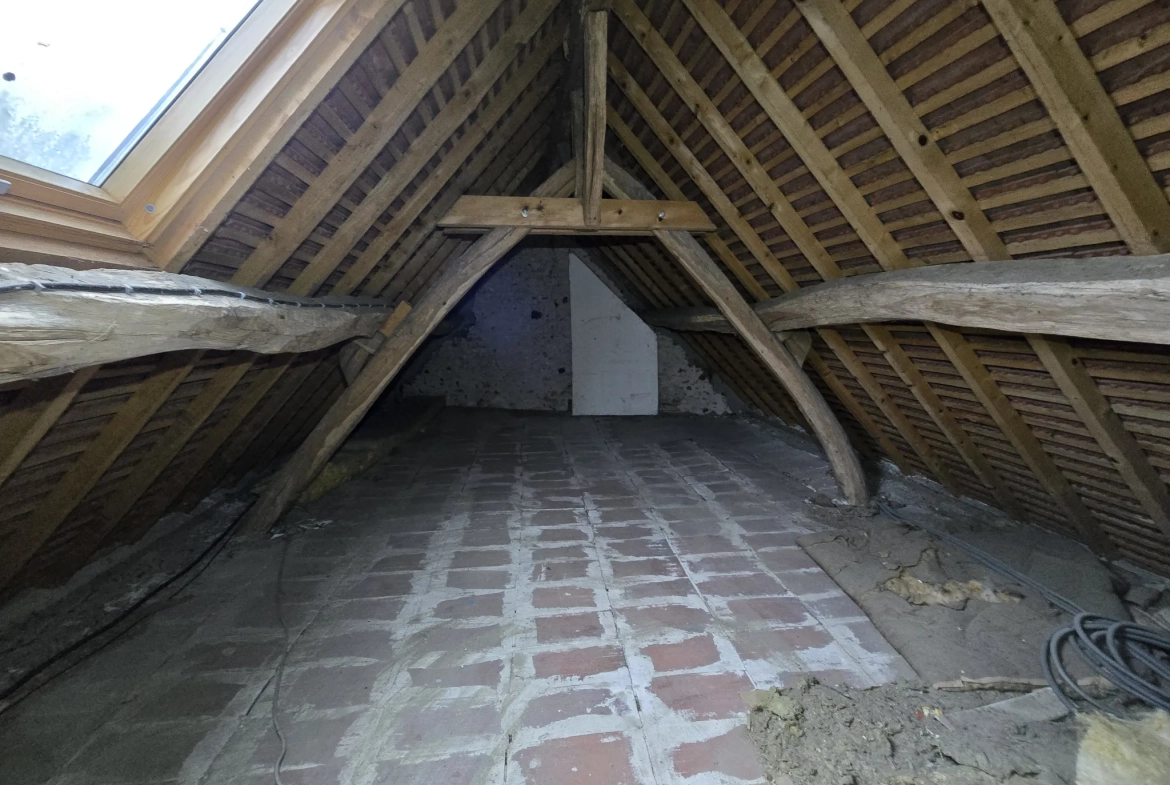 Maison à vendre avec jardin, garage et travaux à prévoir à Villefranche sur Cher 