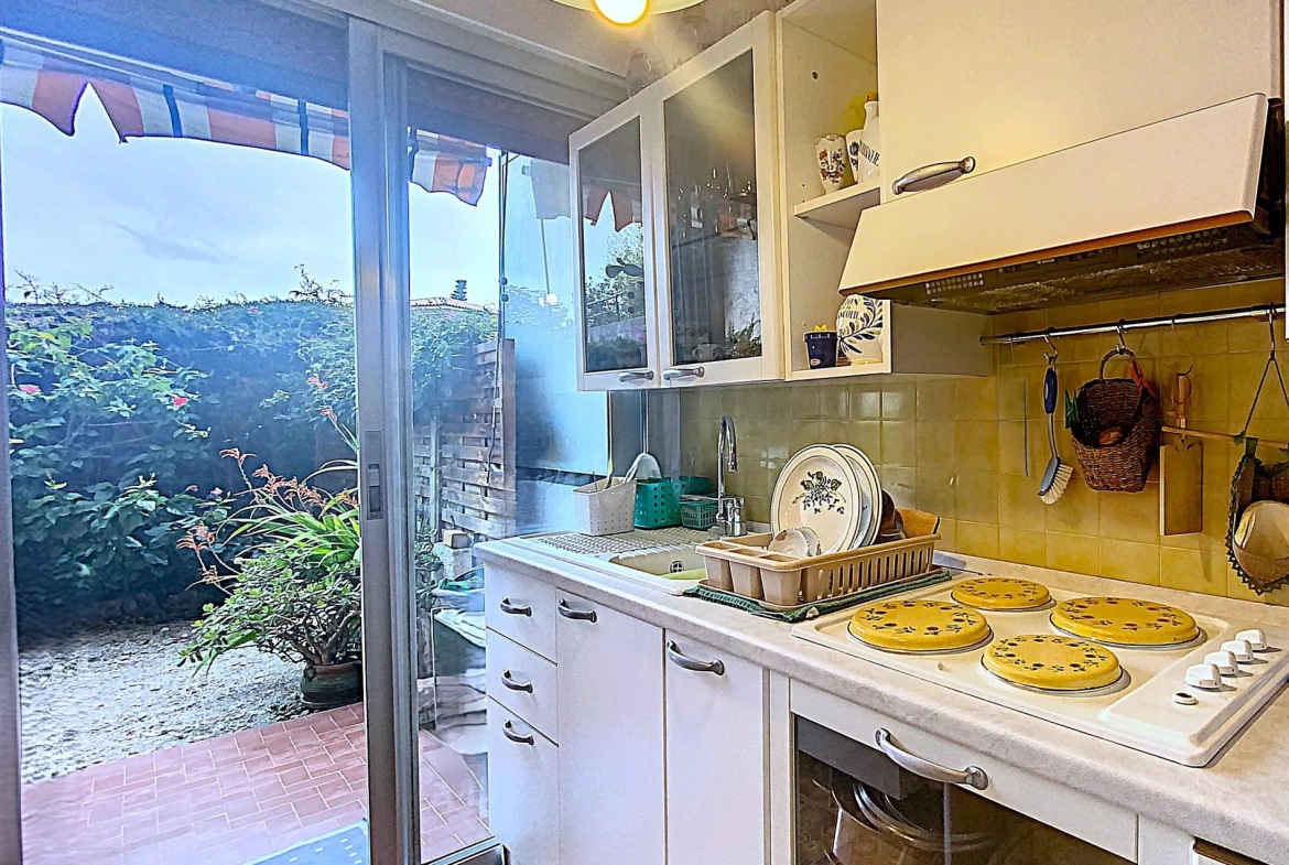 Studio en Rez-de-Jardin à Menton Garavan avec Terrasse et Jardin Arboré 