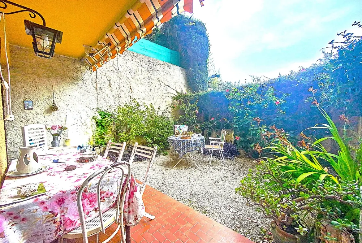 Studio en Rez-de-Jardin à Menton Garavan avec Terrasse et Jardin Arboré 
