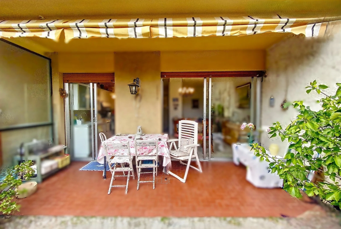 Studio en Rez-de-Jardin à Menton Garavan avec Terrasse et Jardin Arboré 