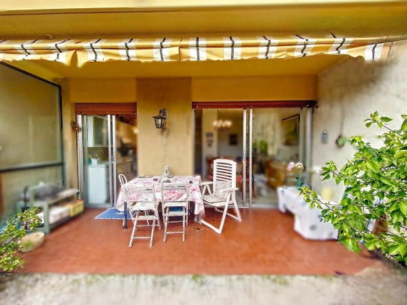 Studio en Rez-de-Jardin à Menton Garavan avec Terrasse et Jardin Arboré