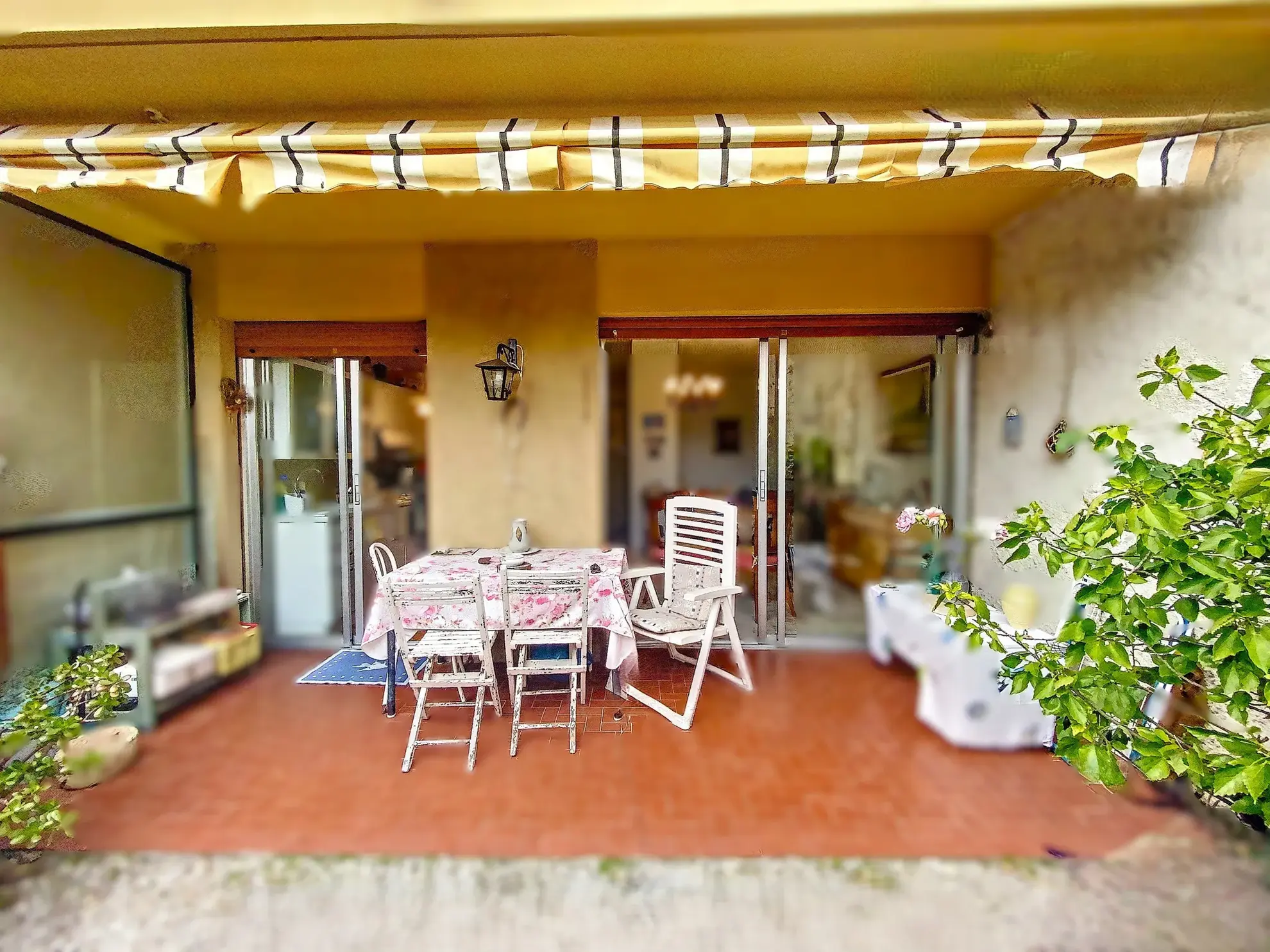 Studio en Rez-de-Jardin à Menton Garavan avec Terrasse et Jardin Arboré 