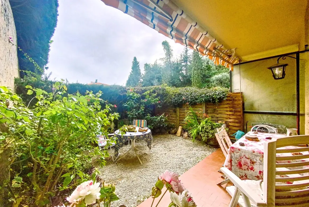 Studio en Rez-de-Jardin à Menton Garavan avec Terrasse et Jardin Arboré 
