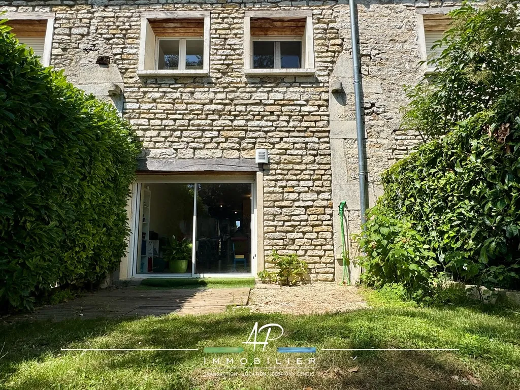 Charmante maison de village avec jardin et garage à Viévigne près de Dijon 