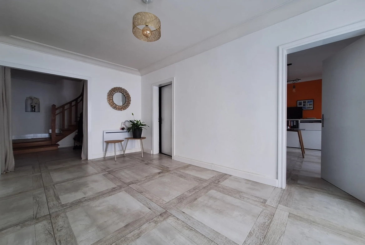 Vente maison à Puylaurens avec garage, jardin et potentiel professionnel 