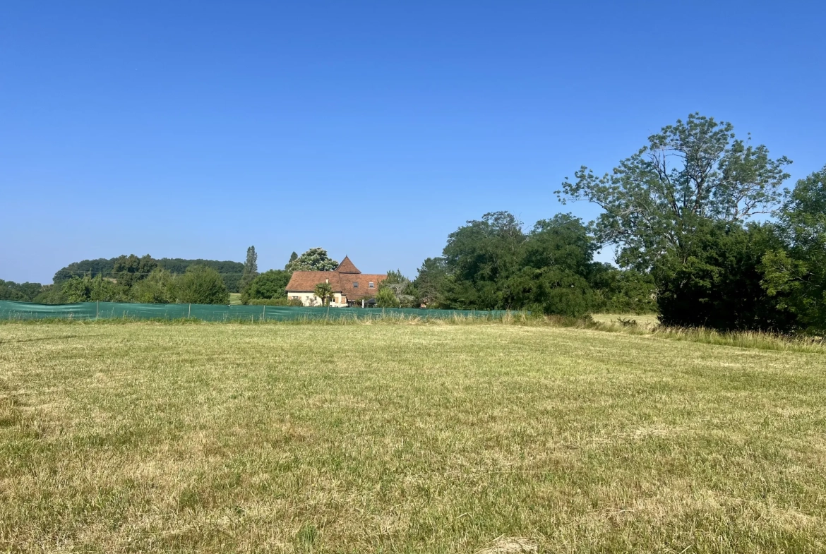 Terrain constructible de 1807 m² en Périgord Noir à Chavagnac 