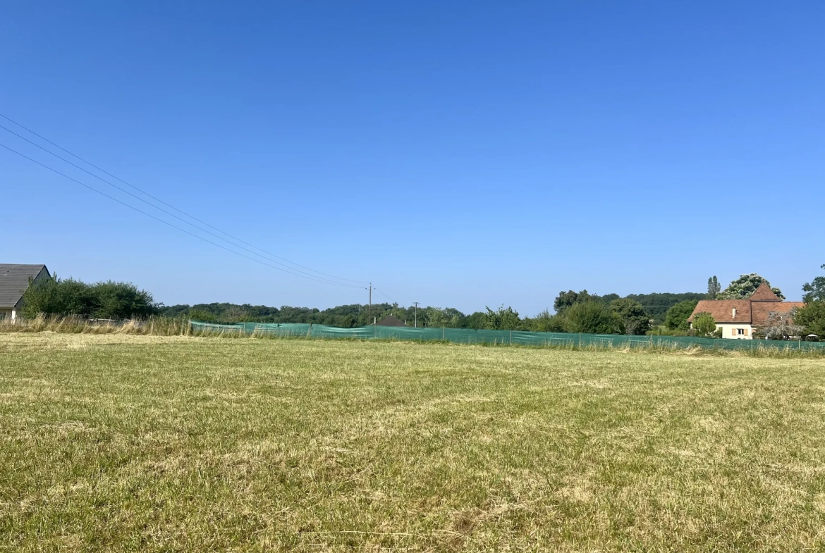 Terrain constructible de 1807 m² en Périgord Noir à Chavagnac 