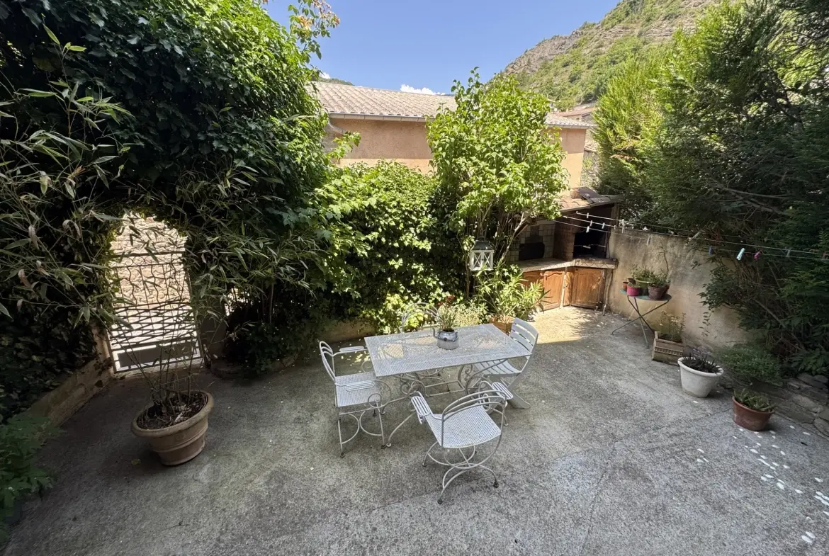 Maison de village lumineuse avec garage et terrasse à La Saulce (Hautes-Alpes) 