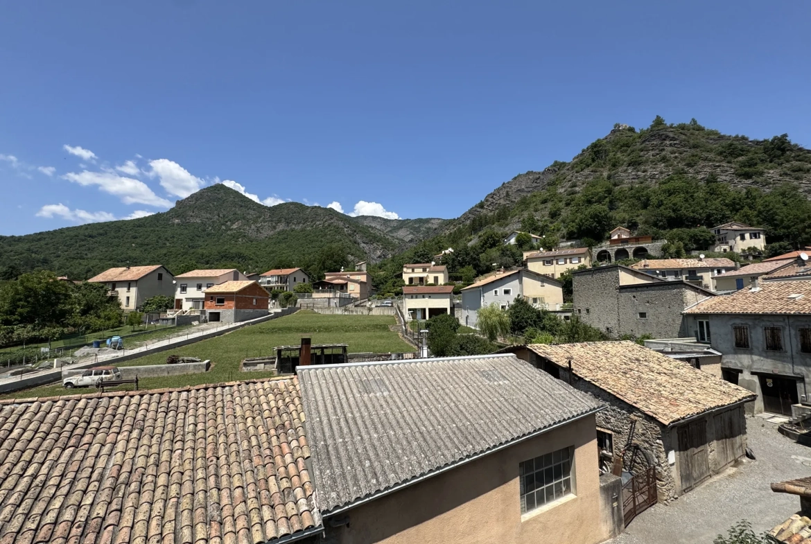Maison de village lumineuse avec garage et terrasse à La Saulce (Hautes-Alpes) 