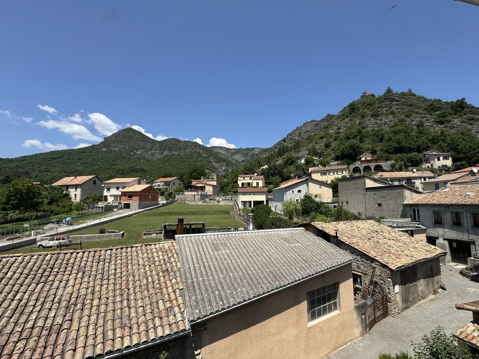 Maison de village lumineuse avec garage et terrasse à La Saulce (Hautes-Alpes) 