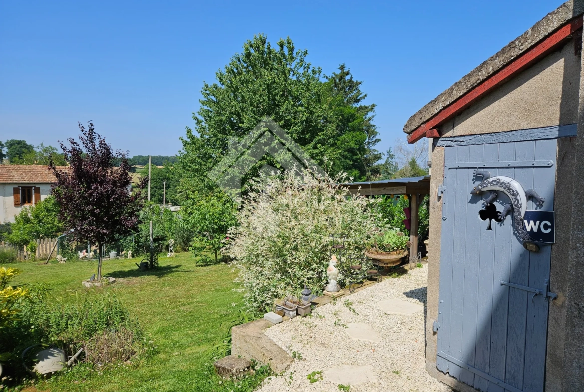 Grande maison de village à Neuilly-en-Donjon de 238m² avec terrain et garage 