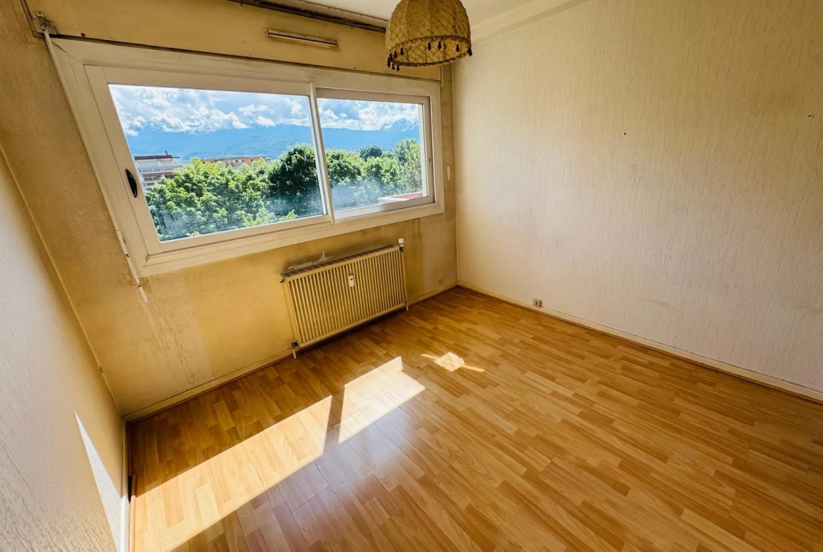 Appartement T4 à Grenoble avec balcon, terrasse et parking à vendre 