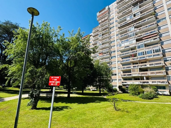 Appartement T4 à Grenoble avec balcon, terrasse et parking à vendre