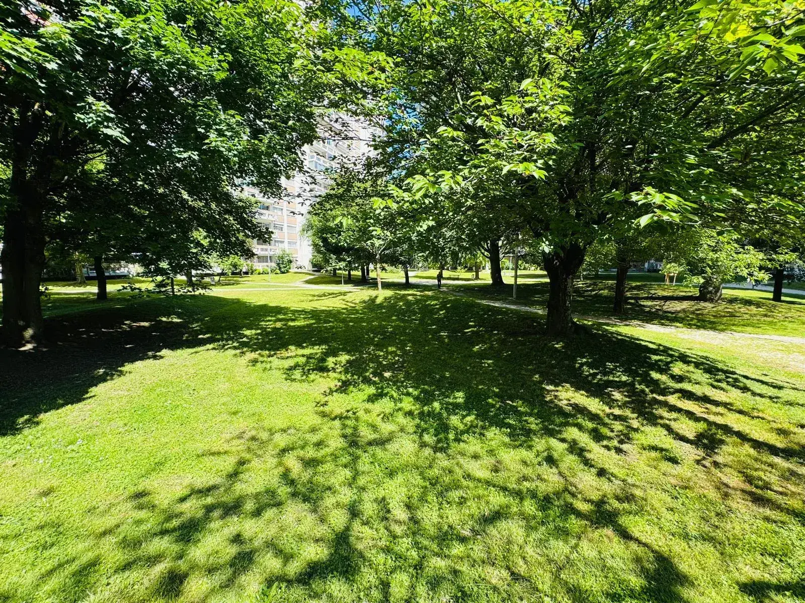 Appartement T4 à Grenoble avec balcon, terrasse et parking à vendre 
