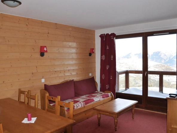 Appartement T4 au Corbier avec bail commercial, garage privé et vue montagne