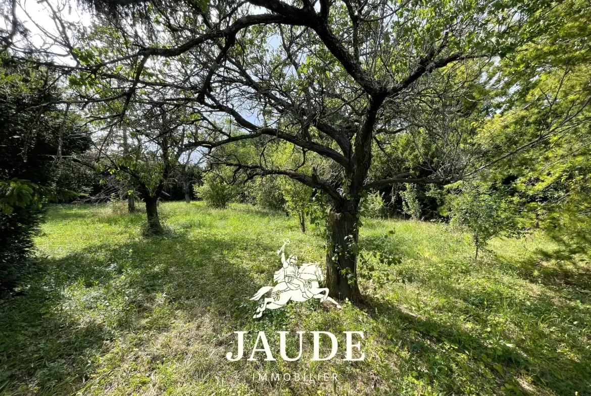 Terrain constructible de 989 m² à Pérignat-lès-Sarliève, proche Clermont-Ferrand 