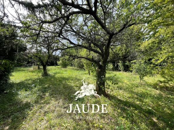 Terrain constructible de 989 m² à Pérignat-lès-Sarliève, proche Clermont-Ferrand