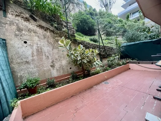 Appartement 2 pièces avec terrasses et garage à Roquebrune-Cap-Martin, à rénover 