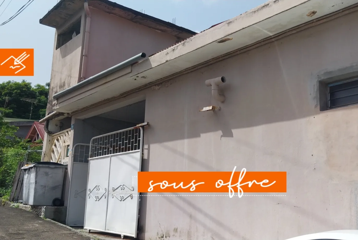 Belle maison F6 à Fort-de-France avec deux appartements, terrain et rendement locatif attractif 