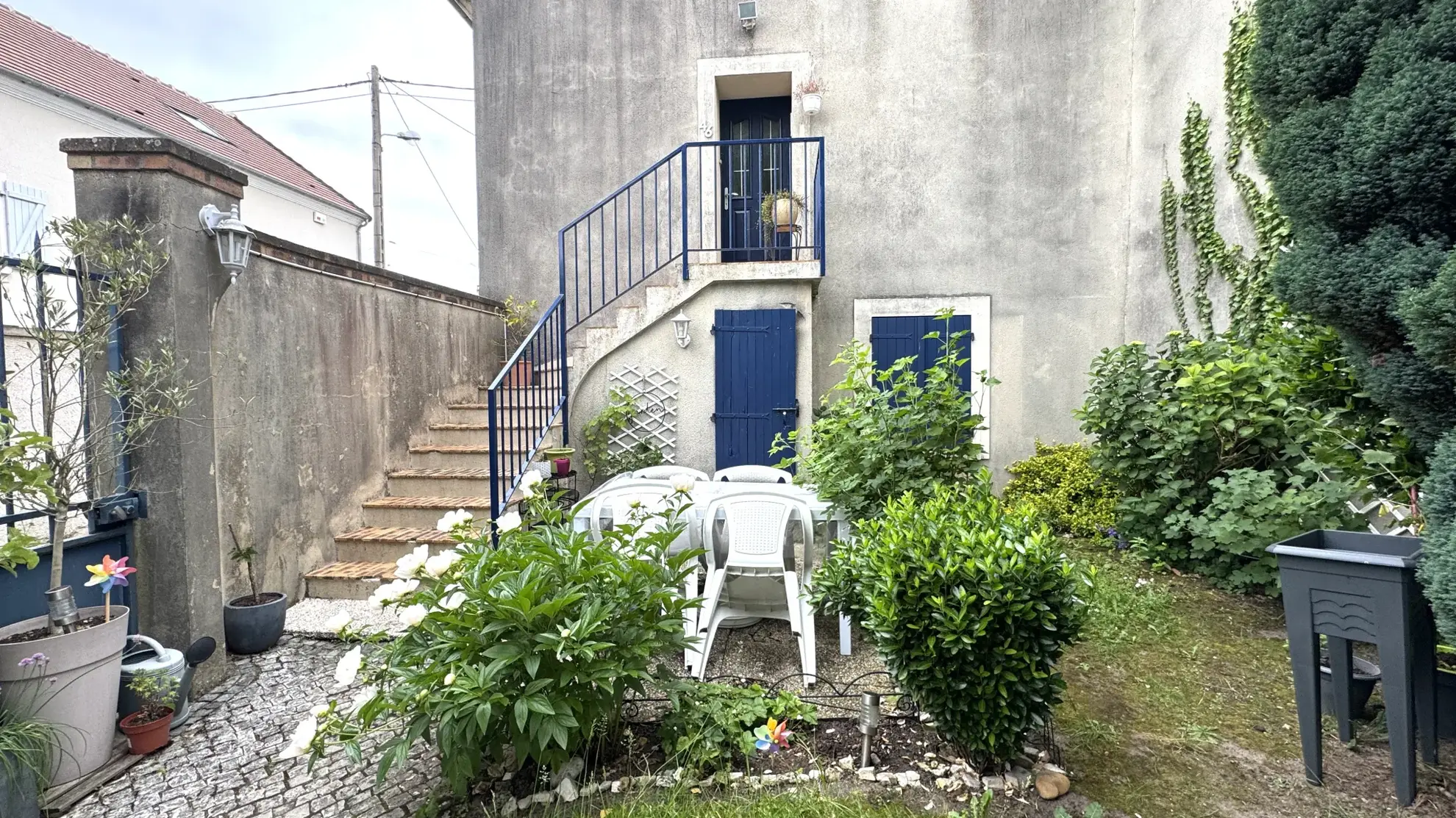 Appartement lumineux avec terrasse, garage et 2 chambres à Varreddes 
