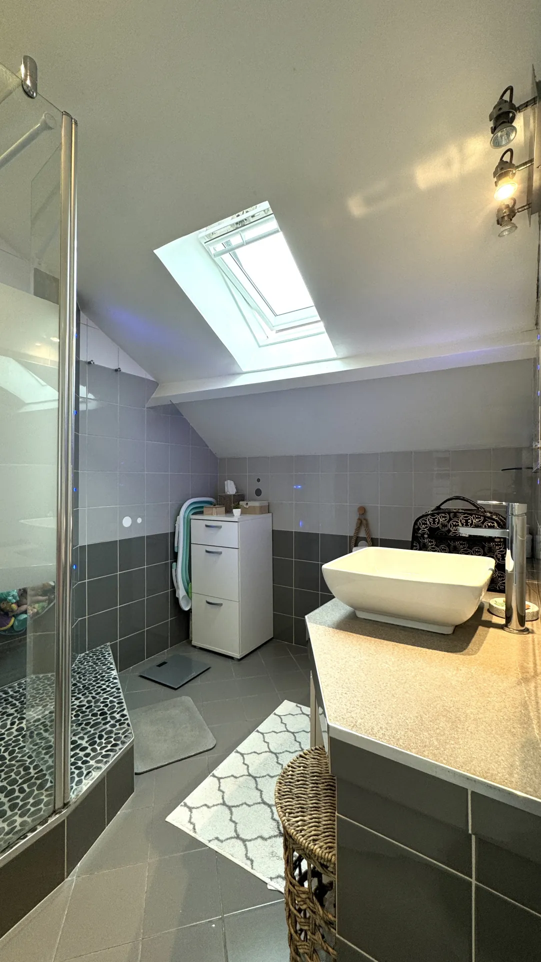 Appartement lumineux avec terrasse, garage et 2 chambres à Varreddes 