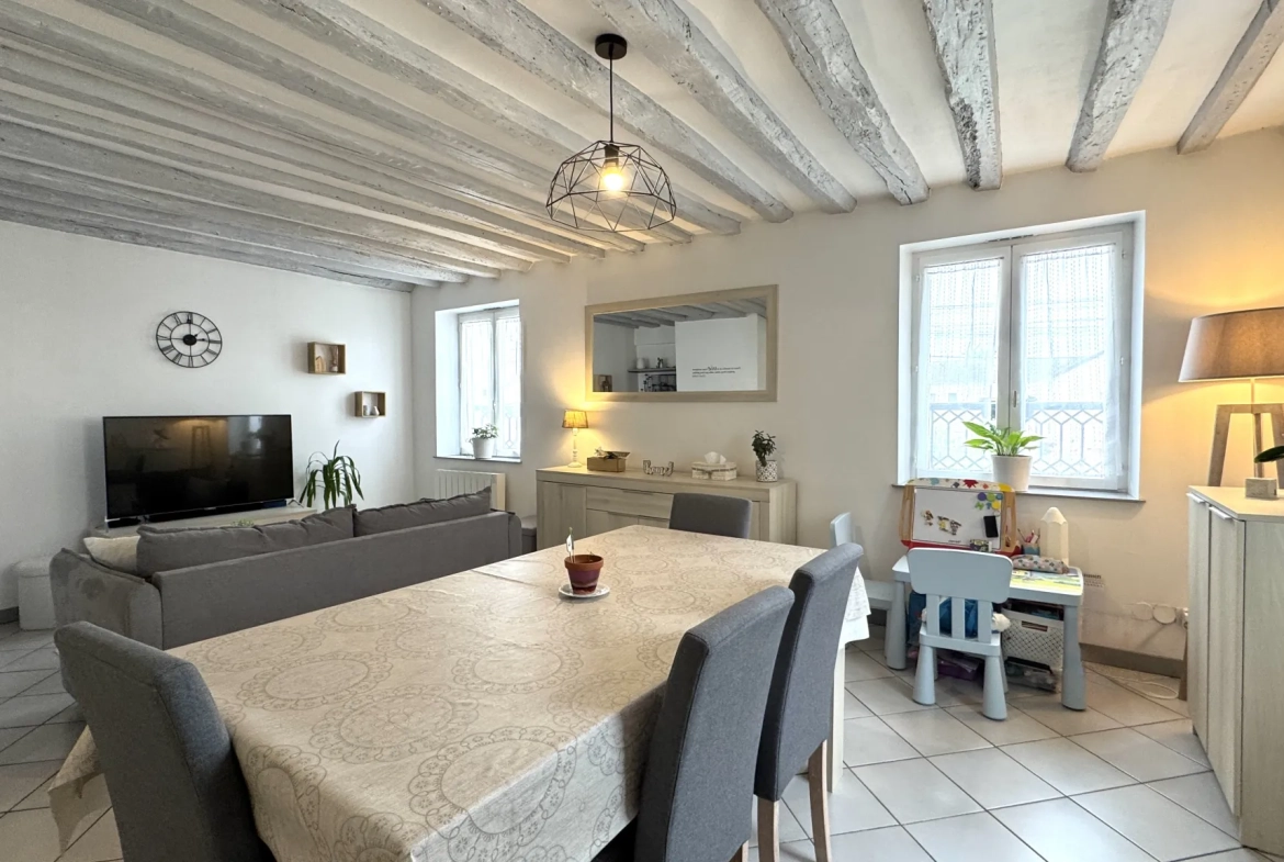Appartement lumineux avec terrasse, garage et 2 chambres à Varreddes 