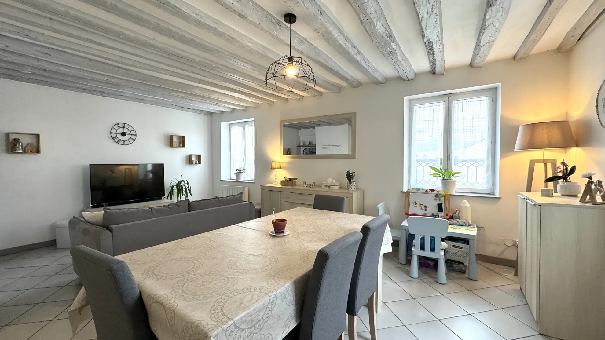 Appartement lumineux avec terrasse, garage et 2 chambres à Varreddes 