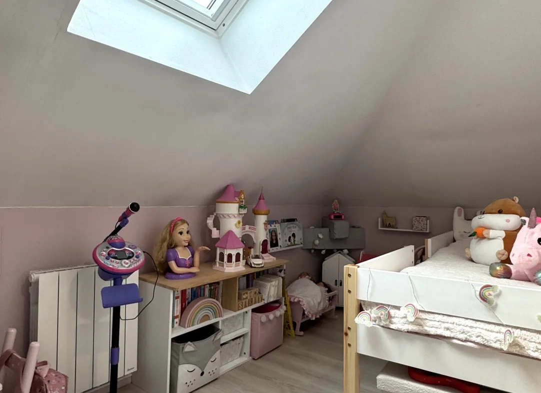 Appartement lumineux avec terrasse, garage et 2 chambres à Varreddes 