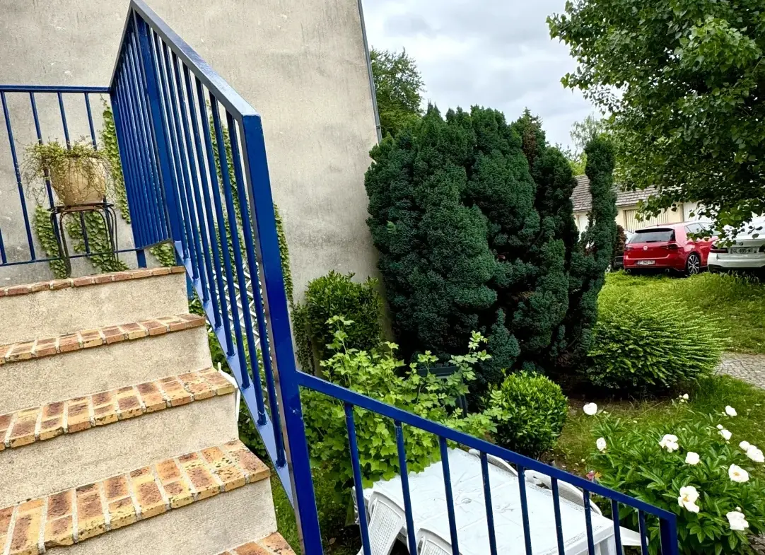 Appartement lumineux avec terrasse, garage et 2 chambres à Varreddes 