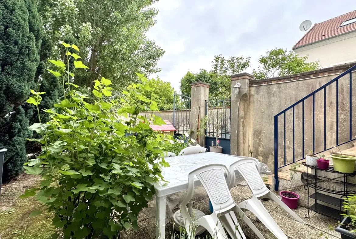 Appartement lumineux avec terrasse, garage et 2 chambres à Varreddes 