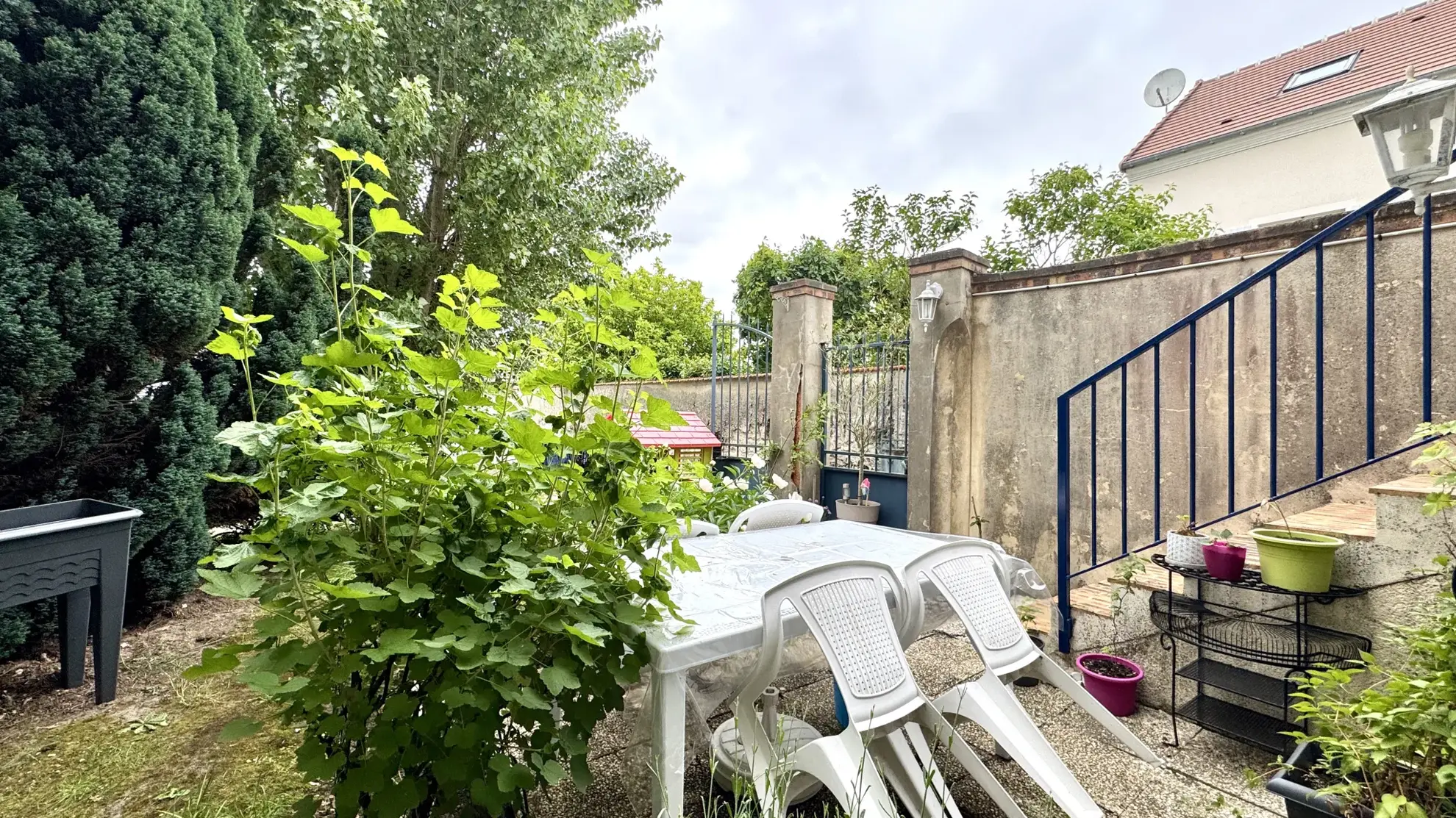 Appartement lumineux avec terrasse, garage et 2 chambres à Varreddes 