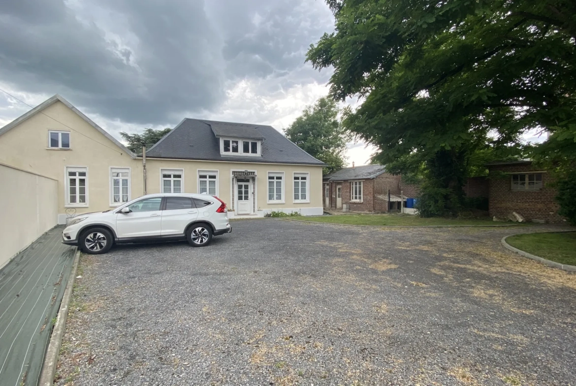 Maison spacieuse de 5 chambres proche Noyon et Roye avec garage et terrain 