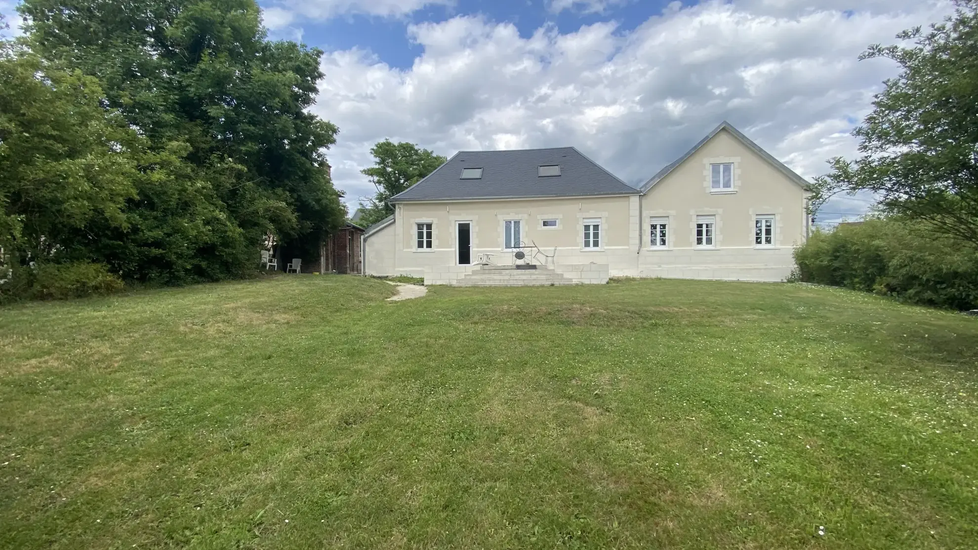 Maison spacieuse de 5 chambres proche Noyon et Roye avec garage et terrain 